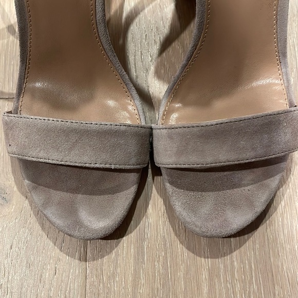 Steve Madden Carrson heels for sale! - Picture 3 of 7